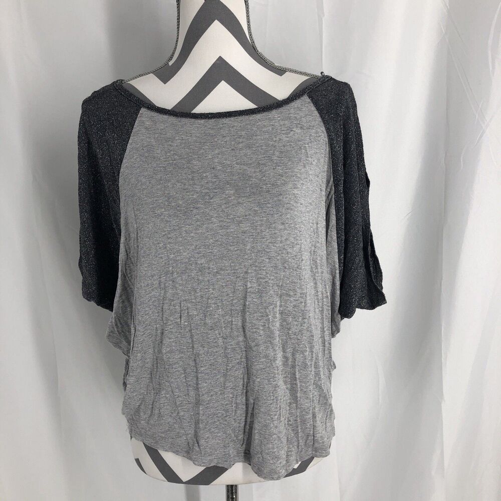 Soul Cake Gray Shimmer Cold Shoulder Tee, Size Large